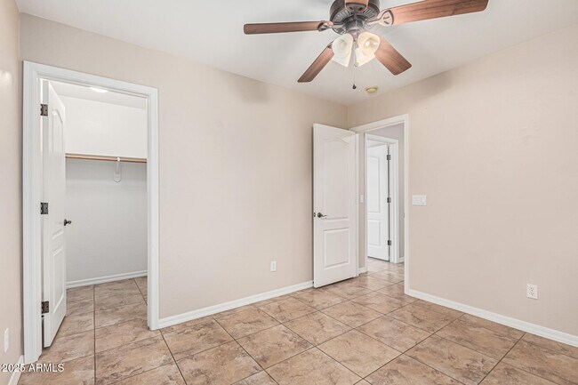 Building Photo - 25667 W Primrose Ln