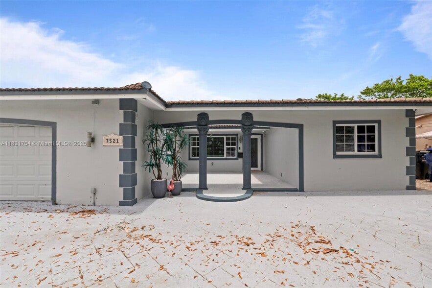 Primary Photo - 7521 Johnson St