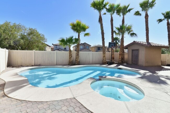 Building Photo - Spacious 4Bed/2Bath/2Car Home located in North Las Vegas w/ Pool!