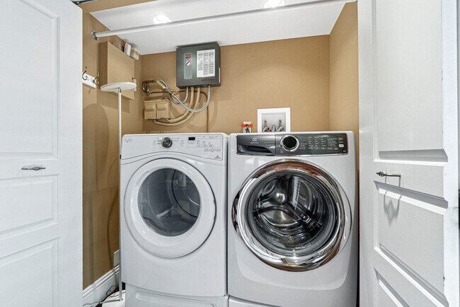 Building Photo - 870 NW 7th St