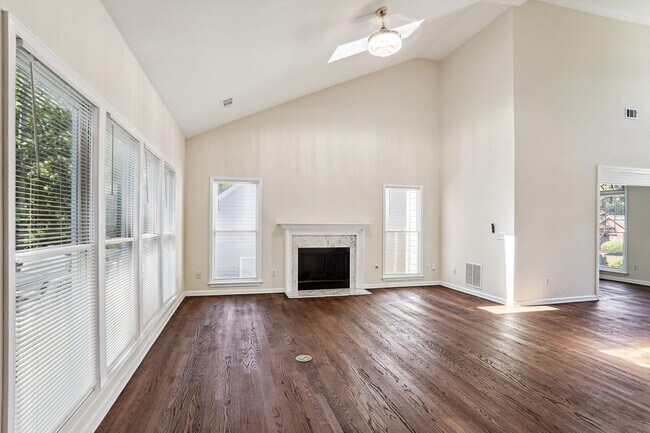 Building Photo - 845 Highmeade Dr