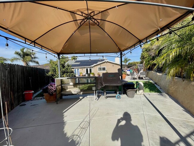 Building Photo - Beautifully Updated 3 Bedroom 2 Bathroom H...