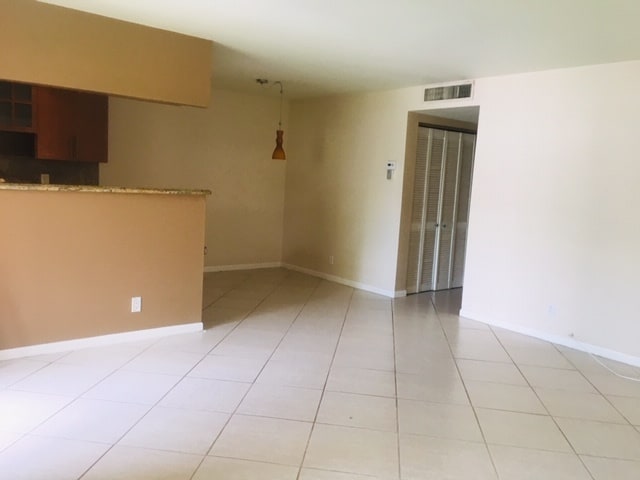 Building Photo - 2420 Diana Dr