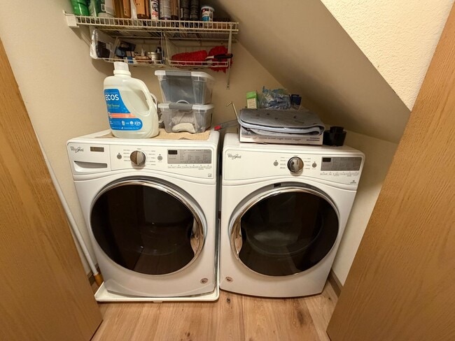 Building Photo - Modern 3 BD | 2.5 BA | 1,476 SF | 1-Car Ga...