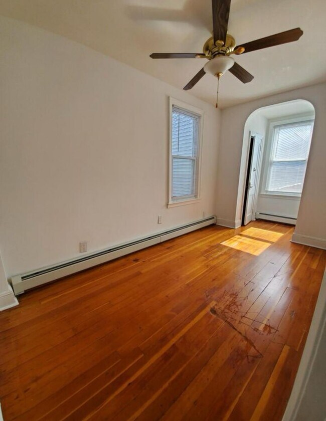 Building Photo - 805 17th St
