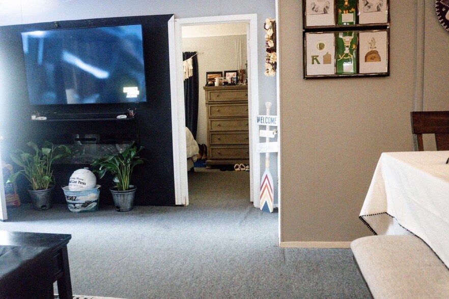 Building Photo - 115 Lake St