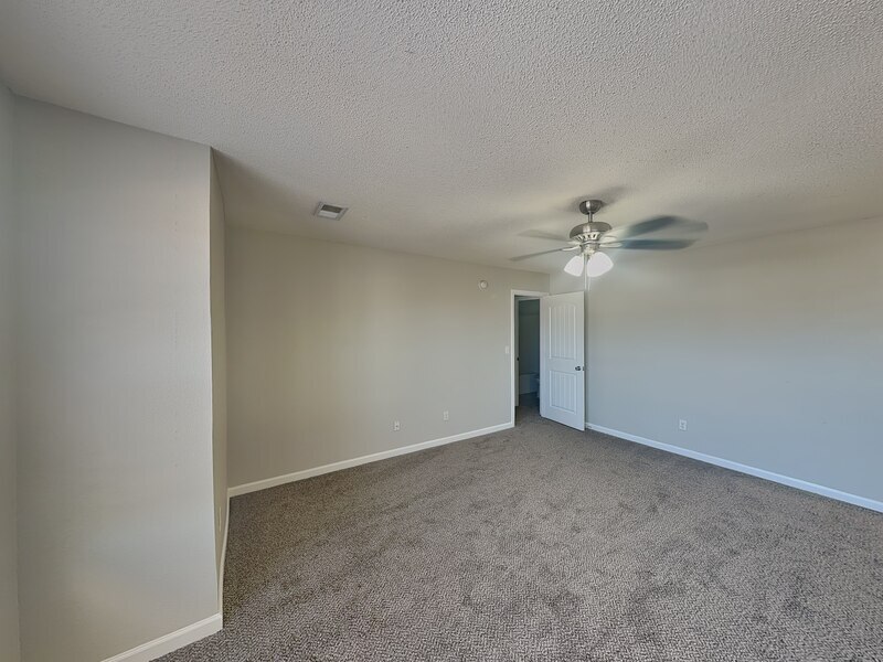 Building Photo - 10007 Branley Oak Dr