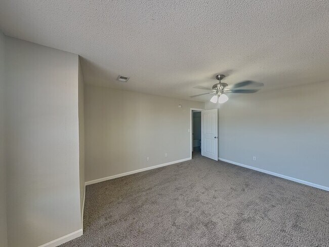 Building Photo - 10007 Branley Oak Dr