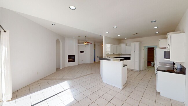 Building Photo - 4-Bed/2.25-Bath with Solar!