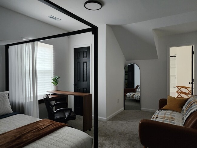 Building Photo - 94 Hampton Roads Ave