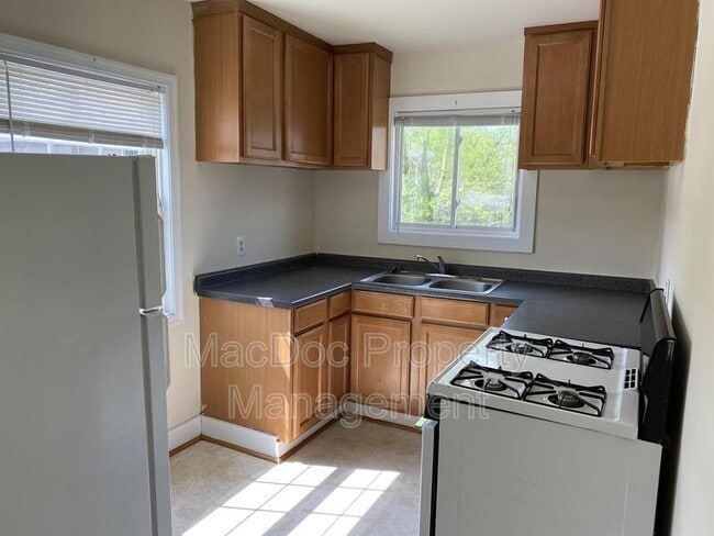 Building Photo - 806 Weedon St