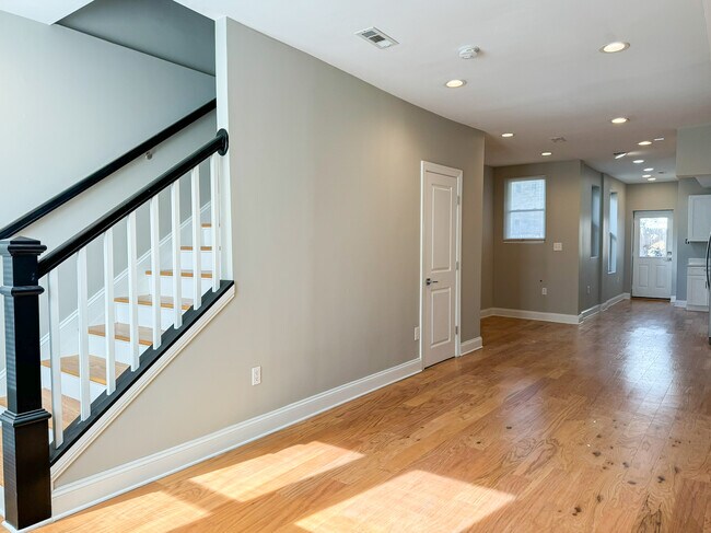 Building Photo - 1838 Capitol Ave NE