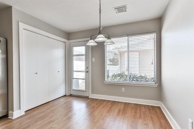 Building Photo - 6219 Spruce Bough Ct
