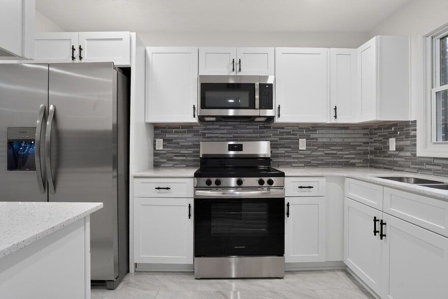 Building Photo - 2250 Kings Gate Cir SW