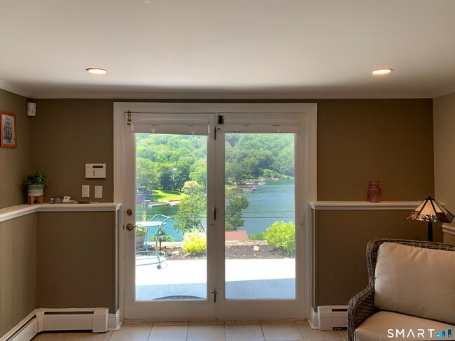 Building Photo - 14 Lake Dr N