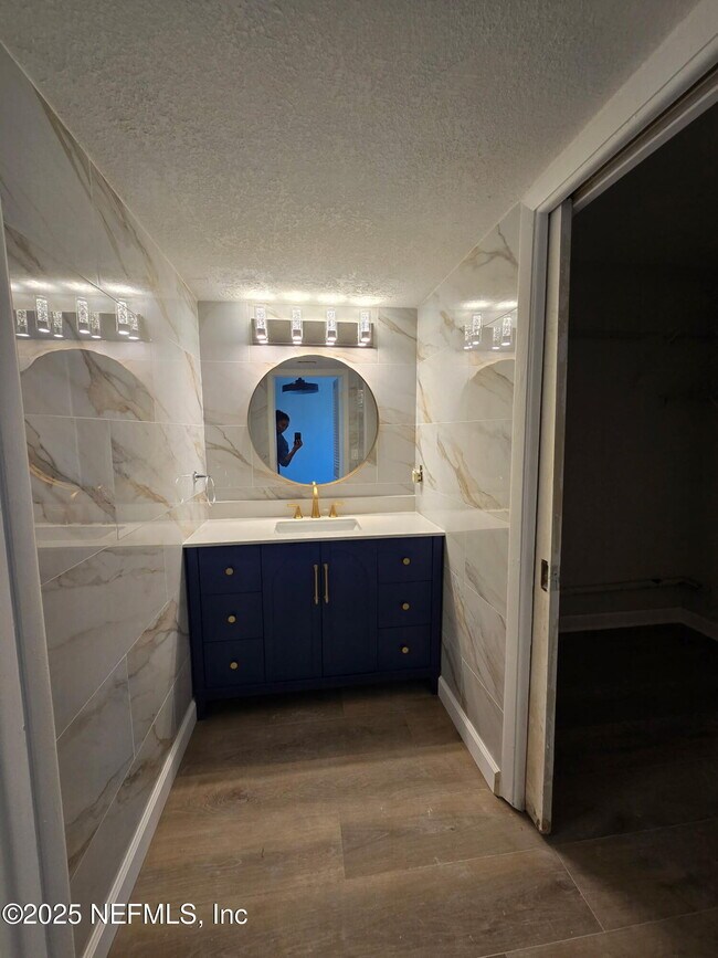 Building Photo - 4915 Baymeadows Rd