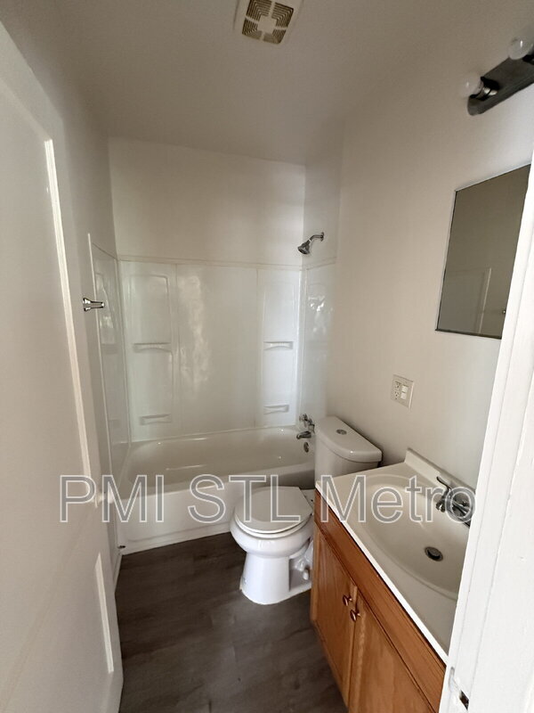 Building Photo - 3883 Meramec St
