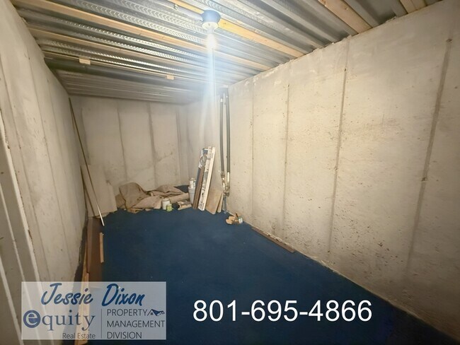 Building Photo - 5725 Brook Cir