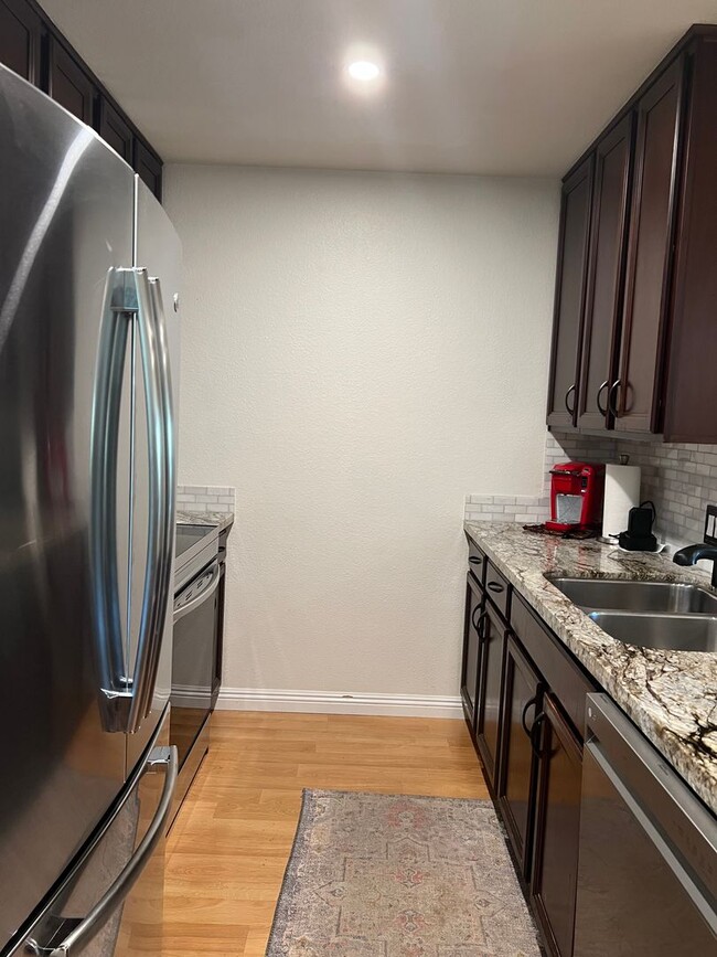 Building Photo - FURNISHED PET FRIENDLY 2 bed/1.5 bath Kihe...