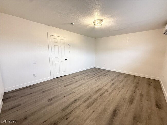 Building Photo - 2030 Sunrise Ave