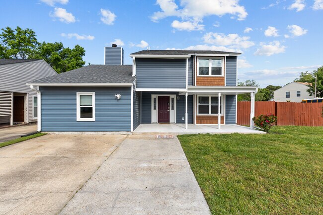 Primary Photo - 871 Riverbend Rd
