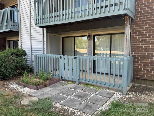 Building Photo - 11157 Harrowfield Rd