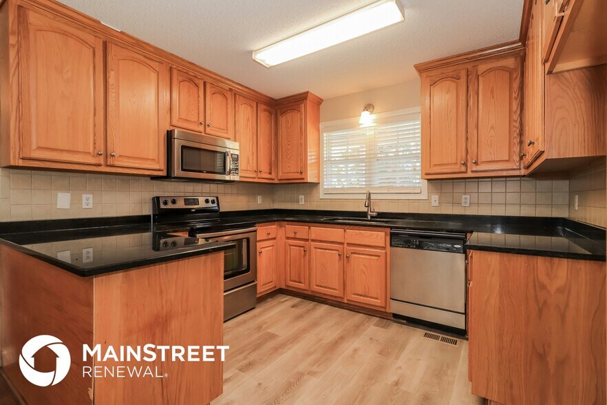 Building Photo - 13 Windrush Dr