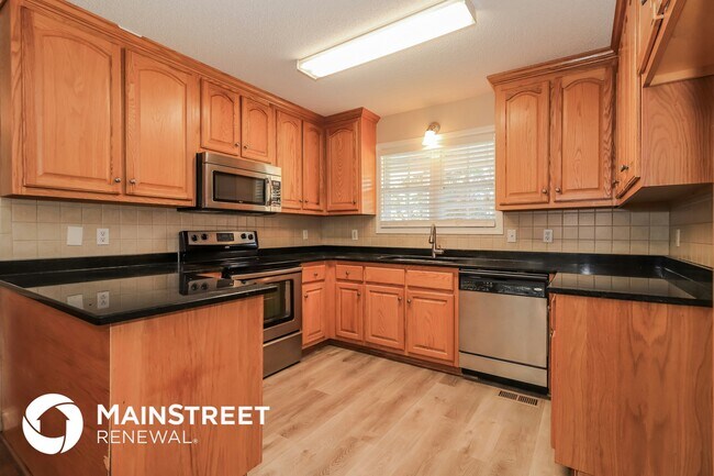 Building Photo - 13 Windrush Dr