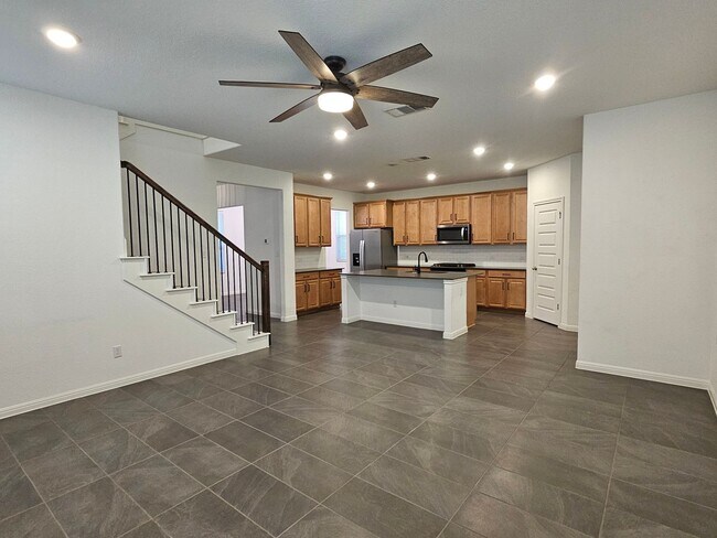 Building Photo - Beautiful 3 Bed / 3 Bath Home in North Lea...