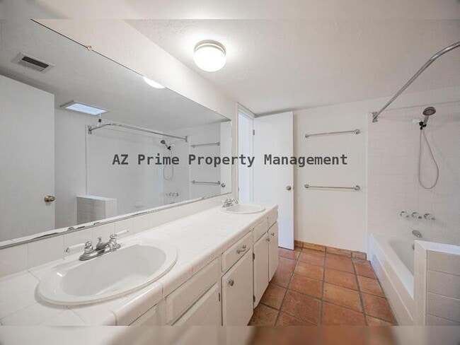 Building Photo - 5354 N 3rd Ave