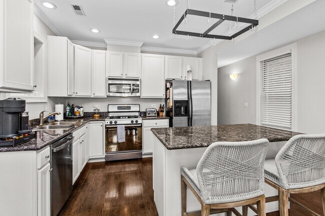 Building Photo - 3928 N Greenview Ave