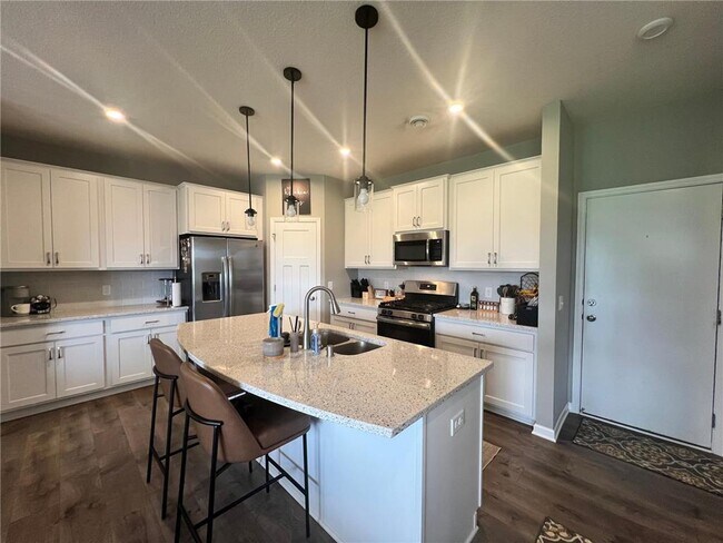 Building Photo - 7303 Fir Ln N