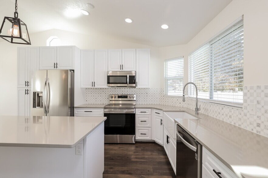 Building Photo - 4732 Helenic Ln