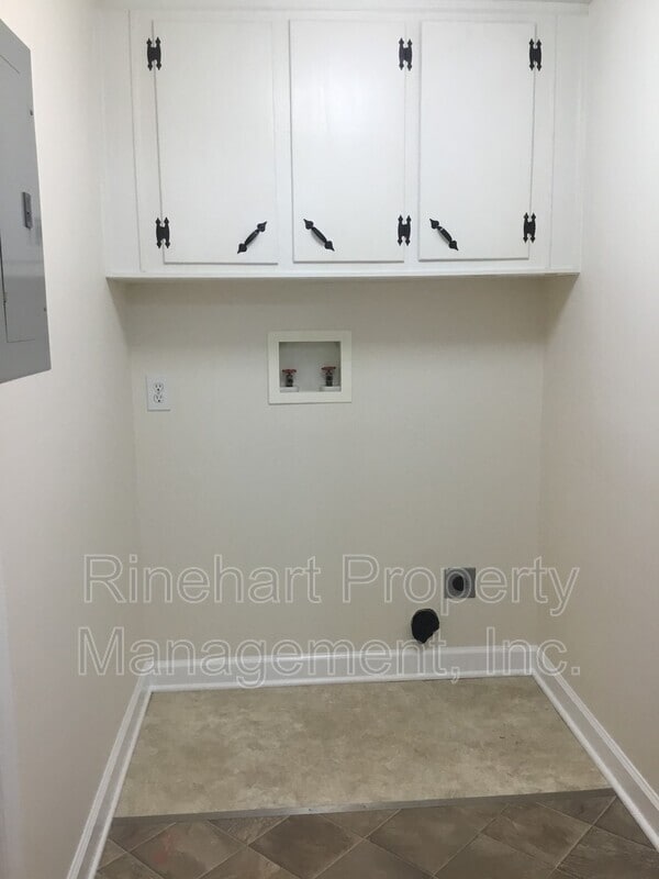 Building Photo - 1444 Edgewood Dr