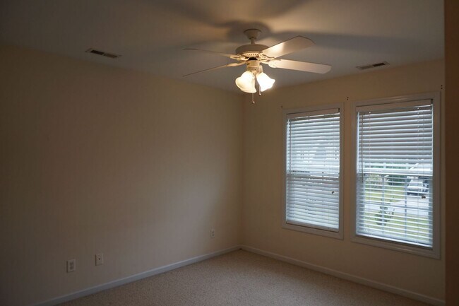 Building Photo - 3 Bedroom 2.5 Bathroom with a Bonus Room located in Creeks Edge Subdivision in Sneads Ferry!