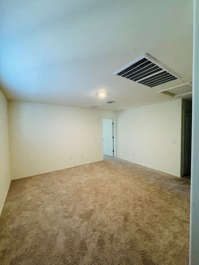 Building Photo - Northwest/ Marana- 5 Bedroom/ 3 Bathroom h...