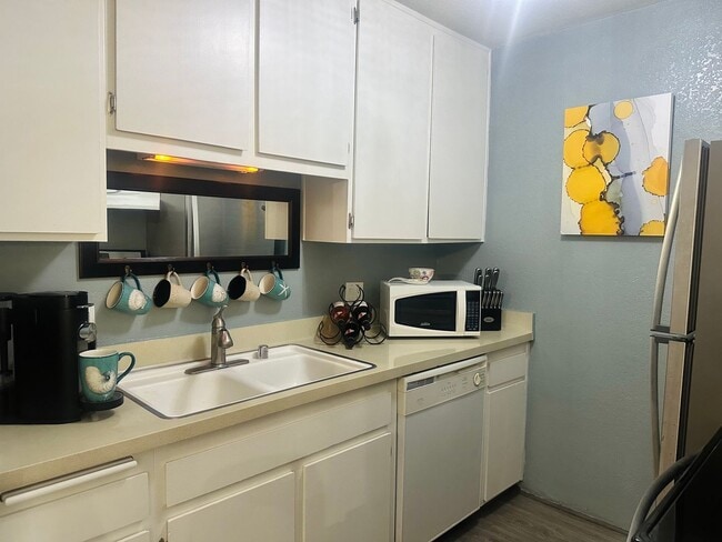 Building Photo - Furnished Apartment for Rent at The Bluffs...