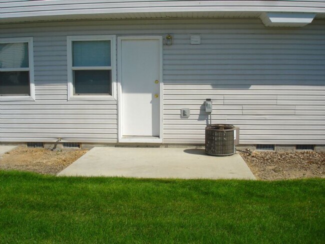 Building Photo - 2073 N Woodford Ave