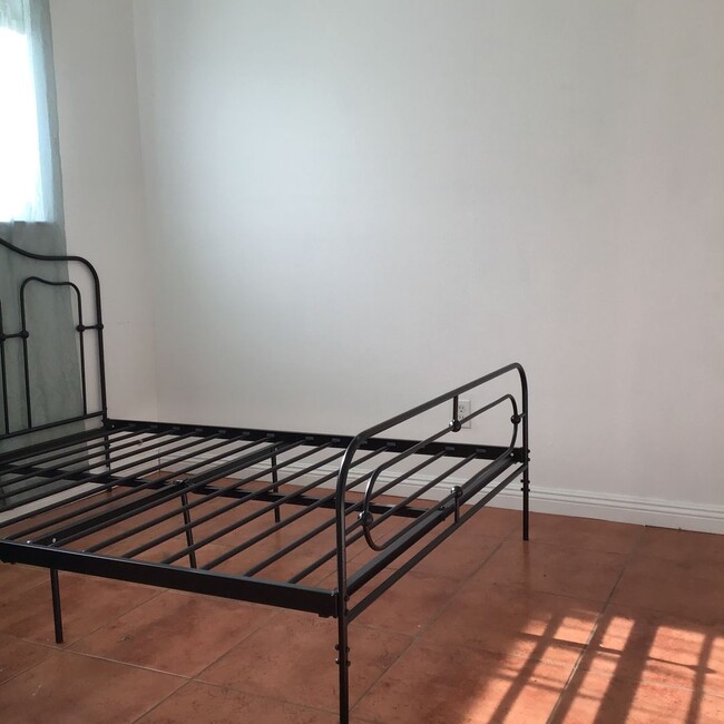 Building Photo - 3 Bedroom Home - Move in Special $200.00 o...