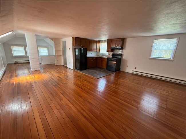 Primary Photo - 60 Farewell St