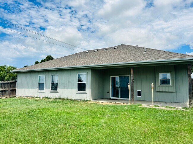 Building Photo - Spring Valley Location! Beautiful Single-Family Home