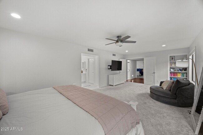 Building Photo - 8649 N Willowrain Ct