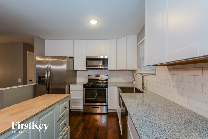 Building Photo - 22 Oak Forest Dr