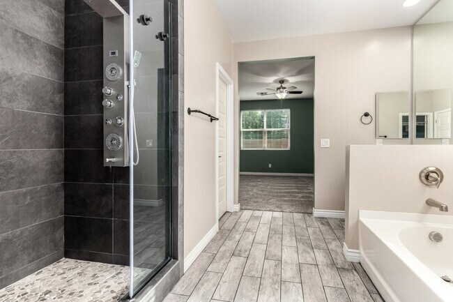 Building Photo - 1035 Carlsbad Dr