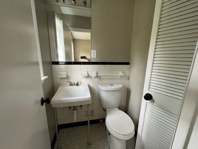 Building Photo - Renovated 3 Bedroom 1.5 Bath Home for Rent!