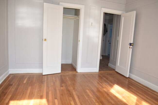 Building Photo - Penthouse One Bedroom