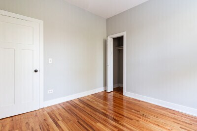 Building Photo - 625 W Oakdale Ave