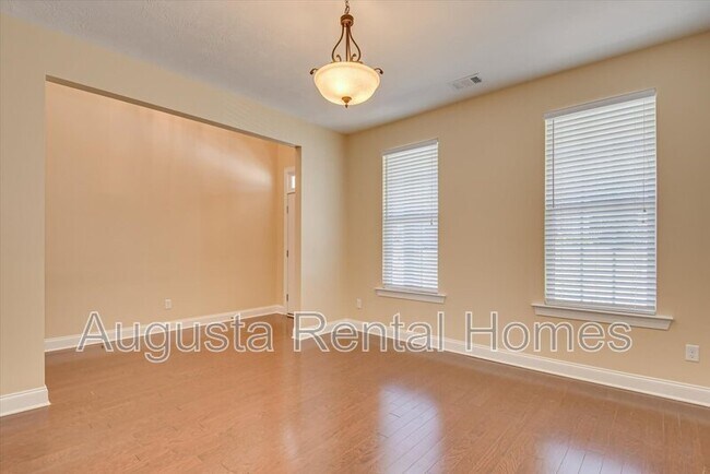 Building Photo - 1036 Lancaster Way