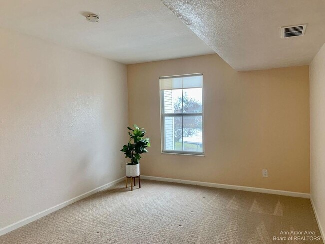 Building Photo - 109 Fieldcrest St