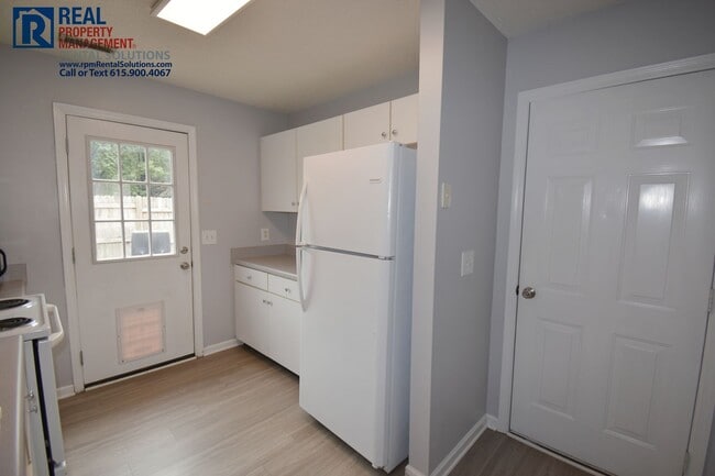 Building Photo - Adorable 2bd 2 ba home with fenced in yard and attached garage!